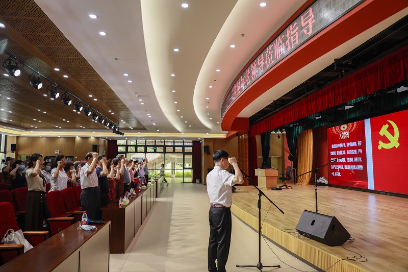 high漫画
组织机关离退休党员参观市第二老人院和七一活动.jpg