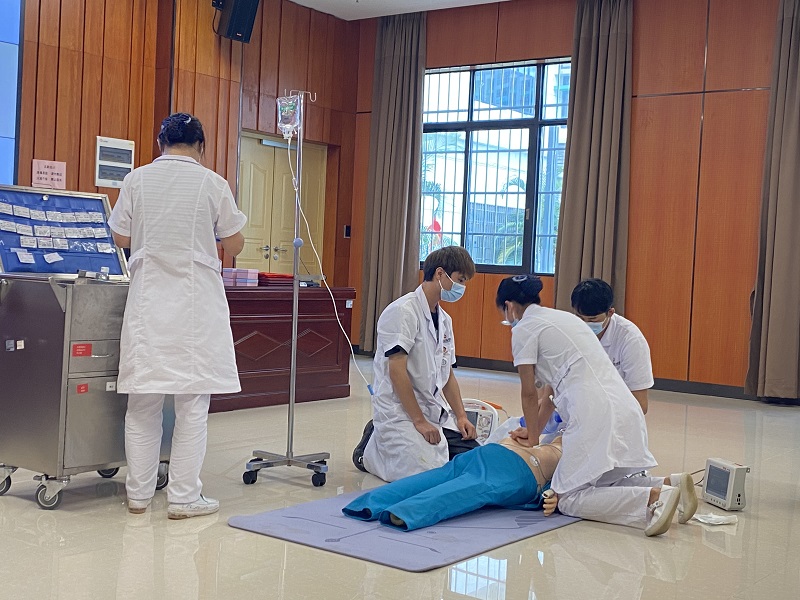 市安置中心:开展急救技能“大比武”.jpg